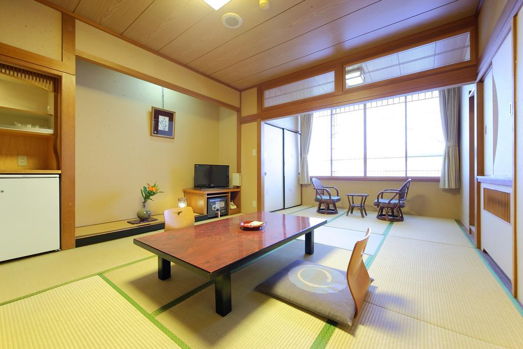 Hotel Awara Onsen Hot Spring Koubou Gurabaatei Habitación foto